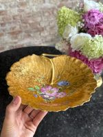 "Limoge" porcelāna trauciņš, izliekta bļodiņa zelta krāsā ar ziedu motīvu (7186)