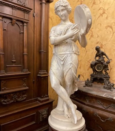 Meget stor kvindefigur, meget tung (2805)