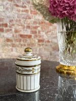 maza izmēra porcelāna trauks ar vāku, balts ar zelta krāsas akcentiem (7241) - Image 2