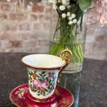 izsmalcināta porcelāna krūzīte un apakštasīte (6884)
