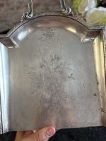 metāla lāpstiņa ar gravējumu, iniciāļiem un bantes elementu, maza izmēra (7239) - Image 4