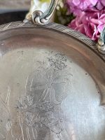 metāla lāpstiņa ar gravējumu, iniciāļiem un bantes elementu, maza izmēra (7239) - Image 3