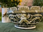 Majolica Kašpo ar Putto, Lauvas Maskaroniem un Akantus Vijumiem — Historicisms, Francija/Vācija, ap 1870.–1900. (2722) - Image 6