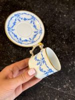 Antīka franču porcelāna tasīte ar apakštasīti — Luija XVI stilā (Antique French Porcelain Cup and Saucer in Louis XVI Style) (6889) - Image 3