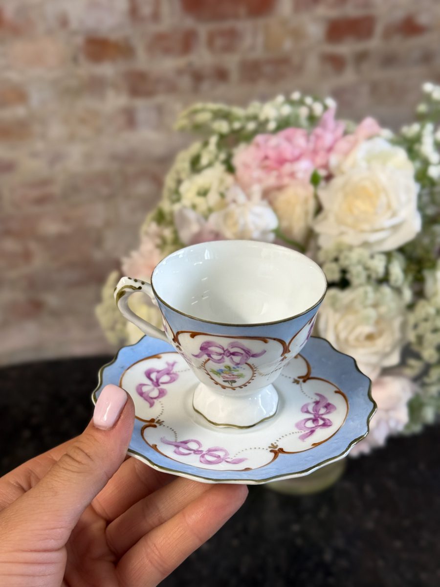 izsmalcināta porcelāna krūzīte un apakštasīte (6890) - Image 1