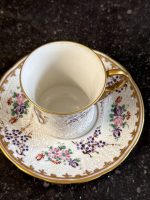 Antīka porcelāna krūzīte ar ģerboni un reljefa dekoru (Antique Armorial Cup & Saucer) (6893) - Image 8