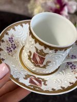 Antīka franču porcelāna tasīte ar apakštasīti — Renesanses stilā (Antique French Porcelain Cup and Saucer in Renaissance Style) (6892) - Image 4