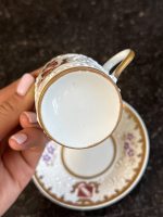 Antīka franču porcelāna tasīte ar apakštasīti — Renesanses stilā (Antique French Porcelain Cup and Saucer in Renaissance Style) (6892) - Image 9