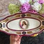 garens porcelāna šķīvis ar zelta krāsas setalizāciju un sievietes portretu (7137)