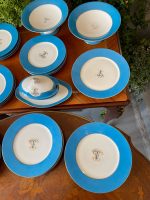 Antīks Francijas porcelāna komplekts ar zilu apmali un monogrammu — V. Etienne (Antique French porcelain set with blue border and gold monogram) (2802) - Image 7