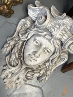 Maskaron med kvinnligt ansikte – Beaux-Arts / Nybarock, Frankrike, ca 1880–1910. Betonghuvud, väggfast figur, mycket tung, medelstor (4389) - Bild 5