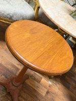 Autentisks franču bistro galdiņš ar čuguna kāju un koka virsmu — klasiskā stilā, (Authentic French Bistro Table with Cast Iron Base and Wooden Top) (6619) - Image 5