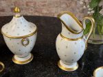 Antīka porcelāna servīze 5 personām, baltā krāsā ar zelta krāsas detalizāciju — Vieux Paris (Antique vieux paris porcelain service in Empire style) (6911) - Image 10