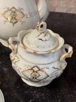 Antīka porcelāna tējas un kafijas servīze 7 personām ar zeltījumu — historisma stilā (Antique Porcelain Tea and Coffee Set for 7 Persons in Historicist Style) (6915) - Image 5