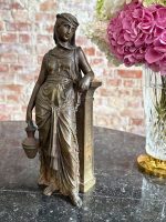 Figurine féminine, lourde, petite taille (7135)