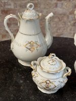 Antīka porcelāna tējas un kafijas servīze 7 personām ar zeltījumu — historisma stilā (Antique Porcelain Tea and Coffee Set for 7 Persons in Historicist Style) (6915) - Image 3