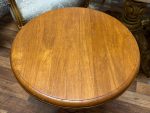 Autentisks franču bistro galdiņš ar čuguna kāju un koka virsmu — klasiskā stilā, (Authentic French Bistro Table with Cast Iron Base and Wooden Top) (6619) - Image 7