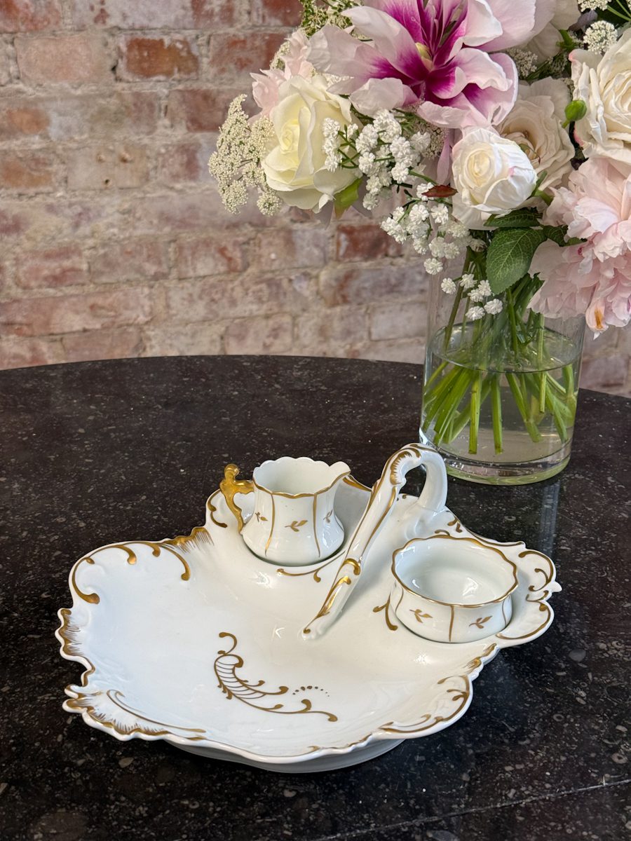 trīsdaļīgs porcelāna trauks ar zelta krāsas detalizāciju (6901) - Image 1