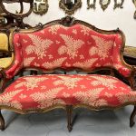 Luksuriøs sofa med udskåret englehoved, mellemstor (4580)