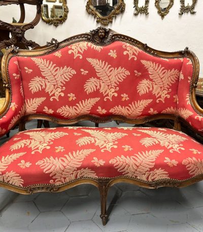 Luksuriøs sofa med udskåret englehoved, mellemstor (4580)