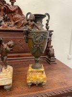 Grezns antīks pils kamīna pulksteņa komplekts ar amoriem — historisma stilā - antique french clock garniture vases set (204) - Image 6