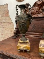 Grezns antīks pils kamīna pulksteņa komplekts ar amoriem — historisma stilā - antique french clock garniture vases set (204) - Image 5