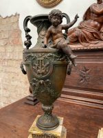 Grezns antīks pils kamīna pulksteņa komplekts ar amoriem — historisma stilā - antique french clock garniture vases set (204) - Image 7