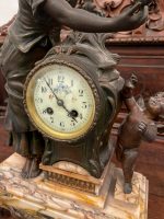 Grezns antīks pils kamīna pulksteņa komplekts ar amoriem — historisma stilā - antique french clock garniture vases set (204) - Image 10