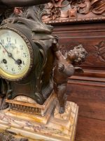 Grezns antīks pils kamīna pulksteņa komplekts ar amoriem — historisma stilā - antique french clock garniture vases set (204) - Image 12