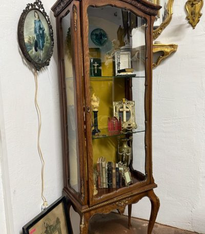 Antik trævitrine med bronzeapplikationer - Louis XV-stil (Louis