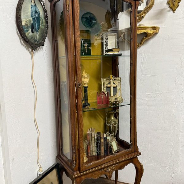Antik trævitrine med bronzeapplikationer - Louis XV-stil (Louis