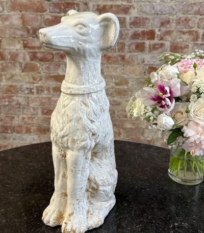 Hundefigur i hvid, mellemstor (6861)