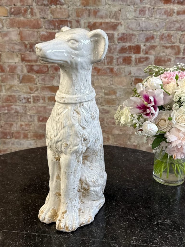 Hundefigur i hvid, mellemstor (6861)