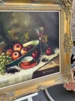 Majestātiska un Ļoti Liela Klusās Dabas Oriģinālglezna Greznā Zelta Rāmī (large framed still life oil painting) — Klusās dabas žanrā, (5774) - Image 5