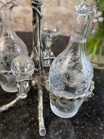 Antīks stikla un Britānijas metāla menāžas komplekts eļļai un etiķim — secesijas stilā (Antique Glass and Britannia Metal Cruet Set for Oil and Vinegar in Art Nouveau Style) (6912) - Image 4