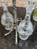 Antīks stikla un Britānijas metāla menāžas komplekts eļļai un etiķim — secesijas stilā (Antique Glass and Britannia Metal Cruet Set for Oil and Vinegar in Art Nouveau Style) (6912) - Image 7