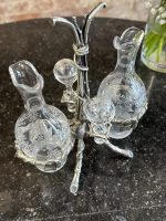 Antīks stikla un Britānijas metāla menāžas komplekts eļļai un etiķim — secesijas stilā (Antique Glass and Britannia Metal Cruet Set for Oil and Vinegar in Art Nouveau Style) (6912) - Image 2