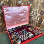Grand ensemble de couverts en boîte (926)
