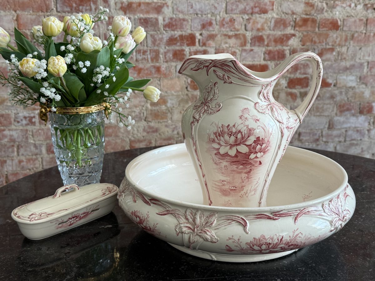 IMG_6908 antique franz anton mehlem bonn germany wash set nymphaea red transferware