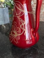 Cruche à eau Art Nouveau Sarreguemines "Iris" fond rouge cerise, luxe — env. 1900, lourd (6474) – Image 5