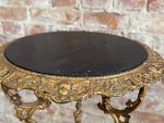 Bronzēts čuguna puķu galdiņš ar ķerubiem — Neorokoko (Antique Bronzed Cast Iron Flower Table) (5915) - Image 10