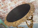 Bronzēts čuguna puķu galdiņš ar ķerubiem — Neorokoko (Antique Bronzed Cast Iron Flower Table) (5915) - Image 4