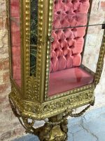 Grezna bronzas vitrīna ar sfinksām un zaļo marmoru — Napoléon III stilā (Rare Napoleon III Bronze Display Cabinet with Sphinx Mounts and Green Marble) (5787) - Image 8