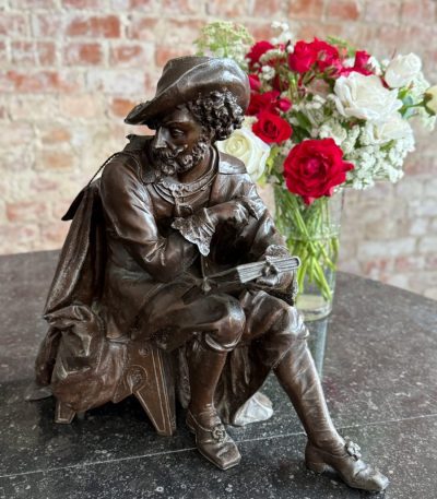 Antik metalfigur – Peter Paul Rubens med skitsebog eller bog