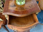 Antik mahogny semainier med intarsia och bronsapplikationer – Louis XV-stil (6632) - Bild 9