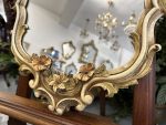 Spogulis un konsole ar ziedu rokaja rāmi — Neorokoko stilā (Rococo Revival Mirror and Console Set with Ornate Floral Frame) (4234) - Image 4