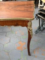 Antīks rožkoka salonu galds ar bronzas apdari — Luija XV stilā (Louis XV Style Rosewood Salon Table with Bronze Mounts) (66320) - Image 6