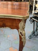 Antīks rožkoka salonu galds ar bronzas apdari — Luija XV stilā (Louis XV Style Rosewood Salon Table with Bronze Mounts) (66320) - Image 7