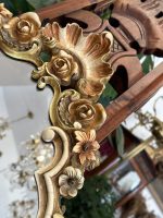 Spogulis un konsole ar ziedu rokaja rāmi — Neorokoko stilā (Rococo Revival Mirror and Console Set with Ornate Floral Frame) (4234) - Image 5
