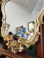 Spogulis un konsole ar ziedu rokaja rāmi — Neorokoko stilā (Rococo Revival Mirror and Console Set with Ornate Floral Frame) (4234) - Image 6
